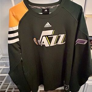 Adidas Utah Jazz NBA Sweatshirt in Dark Green and White.  Size XL